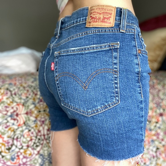 SOLD ❤️ Levi’s Boyfriend shorts - Picture 1 of 4